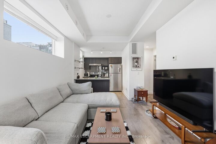 Property Photo:  1129 Cooke Boulevard 613  ON L7T 4A8 