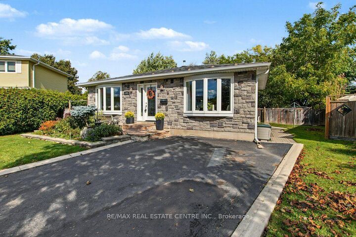 Property Photo:  806 Hudson Court  ON L9T 3T4 