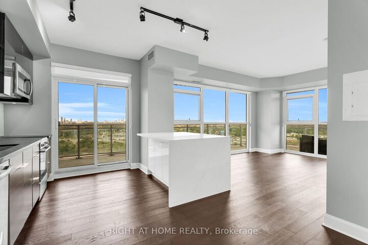 Property Photo:  33 Shore Breeze Drive 2304  ON M8V 0G1 