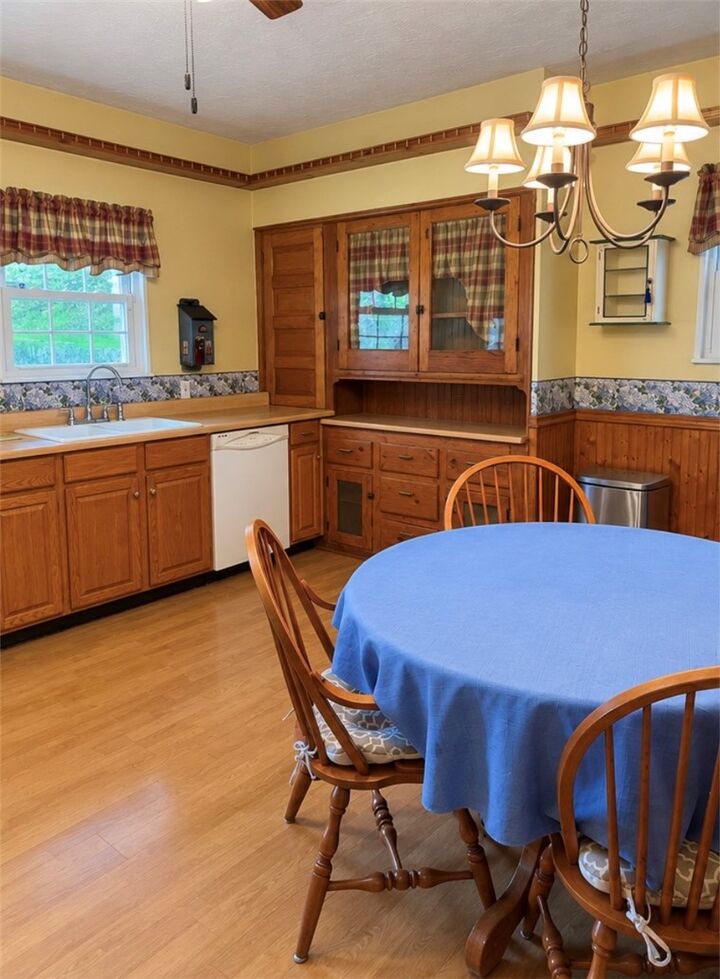 Property Photo:  864 Forest Ave  PA 15120 