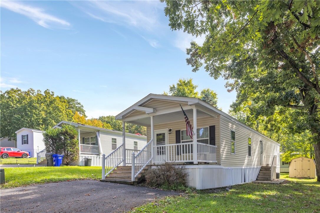 Property Photo:  317 Laurel Dr  PA 16066 