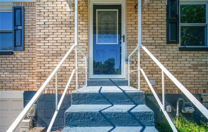 Property Photo:  418 Pennwood Dr  PA 15235 