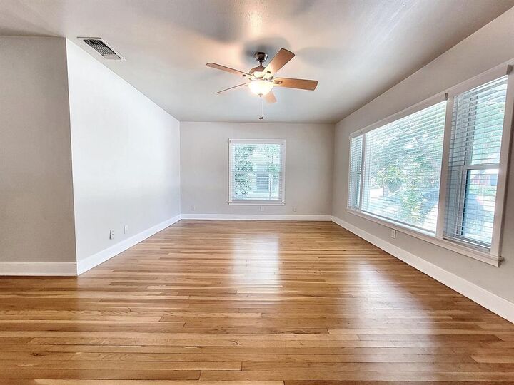 Property Photo: 1009 E 38 1/2 Street B TX 78751