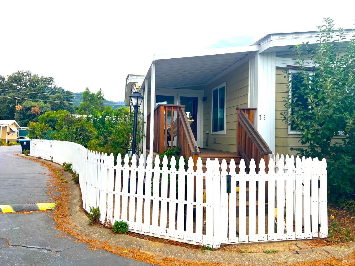 Property Photo: 660 Leslie Street 75 CA 95482