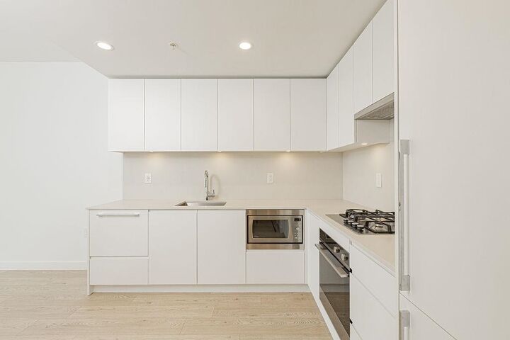Property Photo:  2181 Madison Avenue 5xx  BC V5C 0N4 