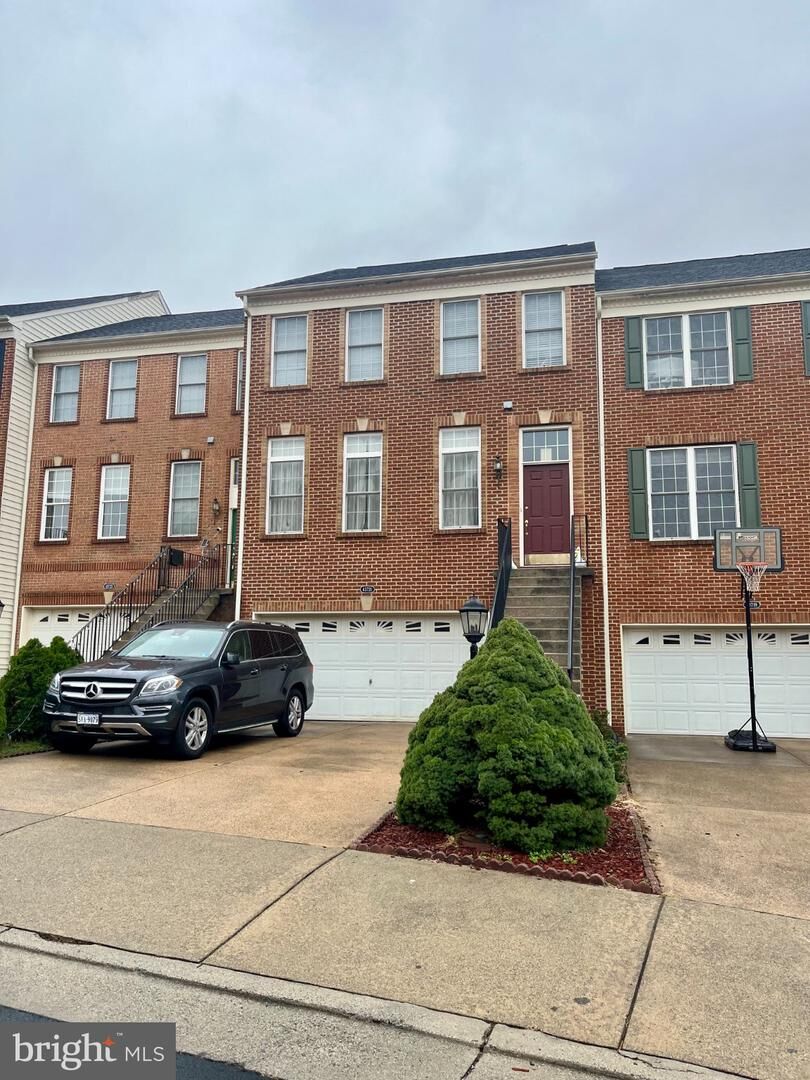 Property Photo: 43721 Banshee Heights Terrace VA 20148