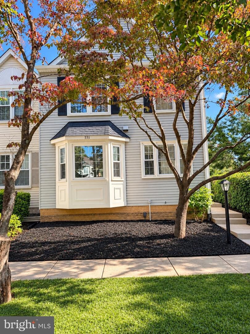 Property Photo: 771 Cherry Tree Lane VA 20186