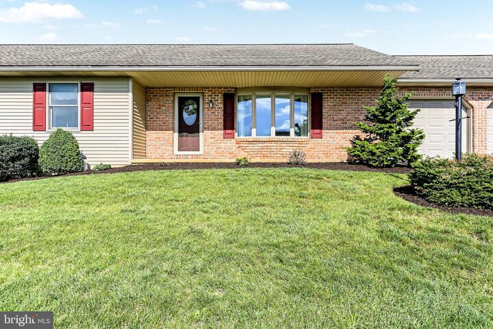Property Photo:  1089 Horseshoe Circle  PA 17042 