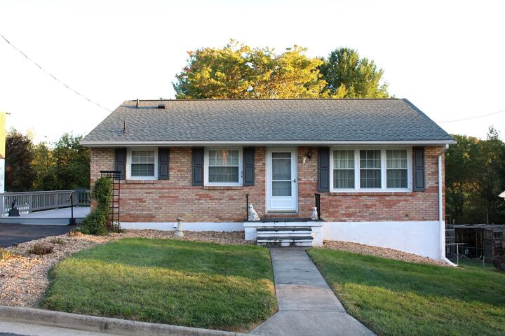 Property Photo: 2208 Davis St VA 24401