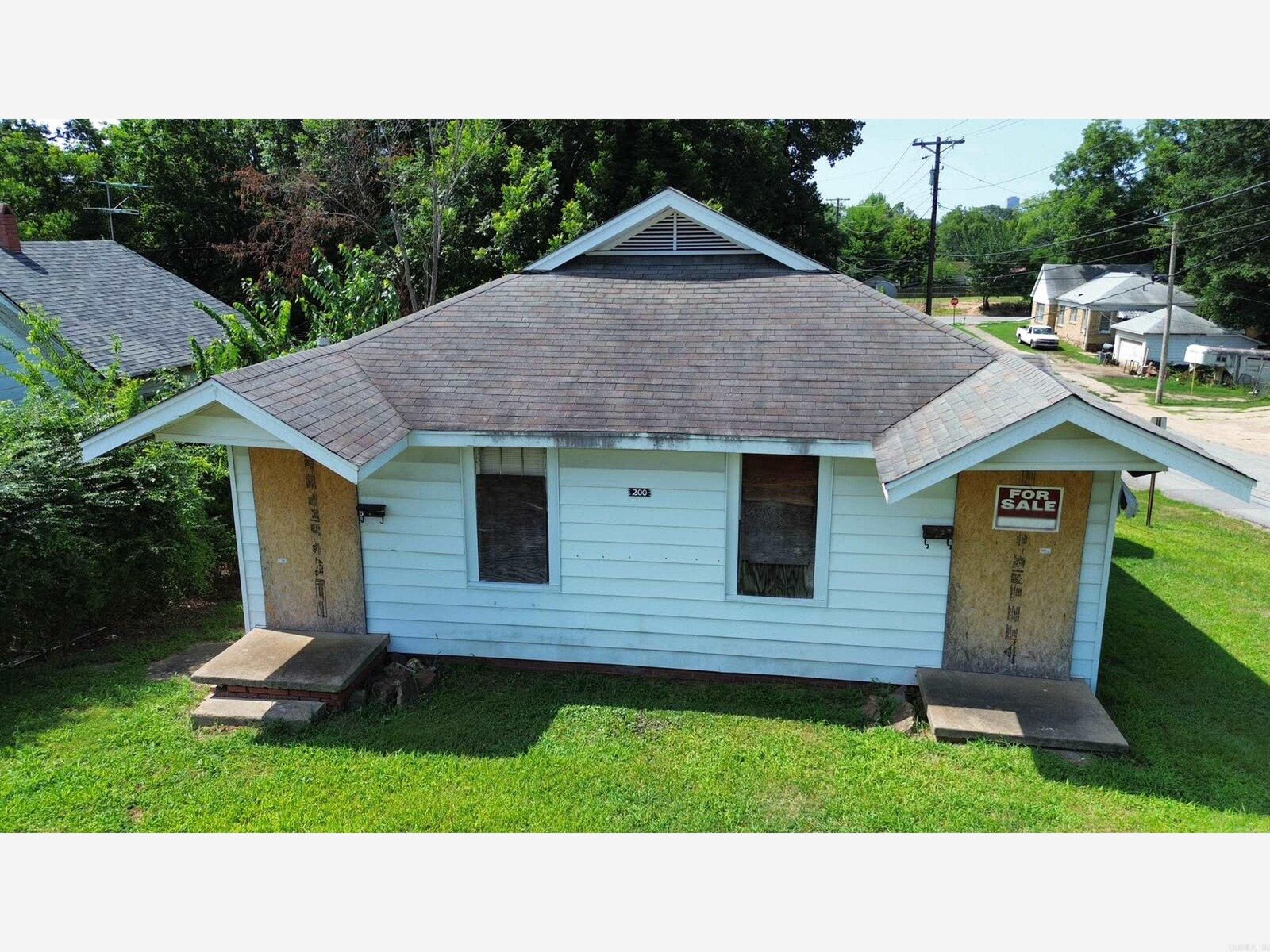 Property Photo: 200 E 22nd Street AR 72114