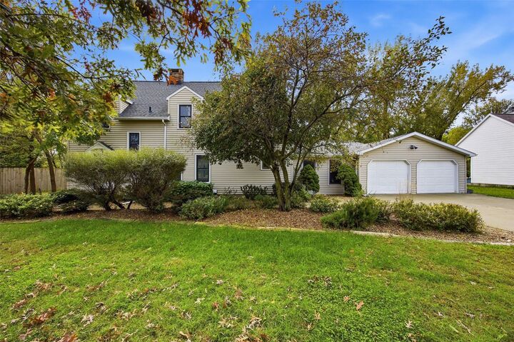 Property Photo:  3653 Cottage Grove Avenue SE  IA 52403 