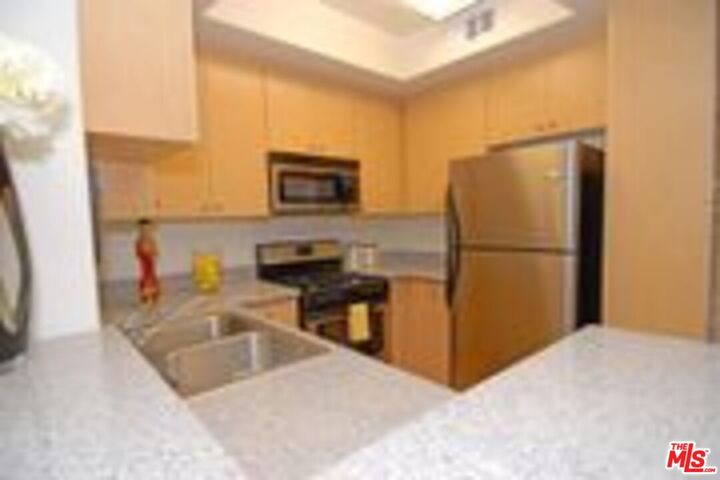 Property Photo: 15357 Magnolia Blvd, Unit 114 CA 91403