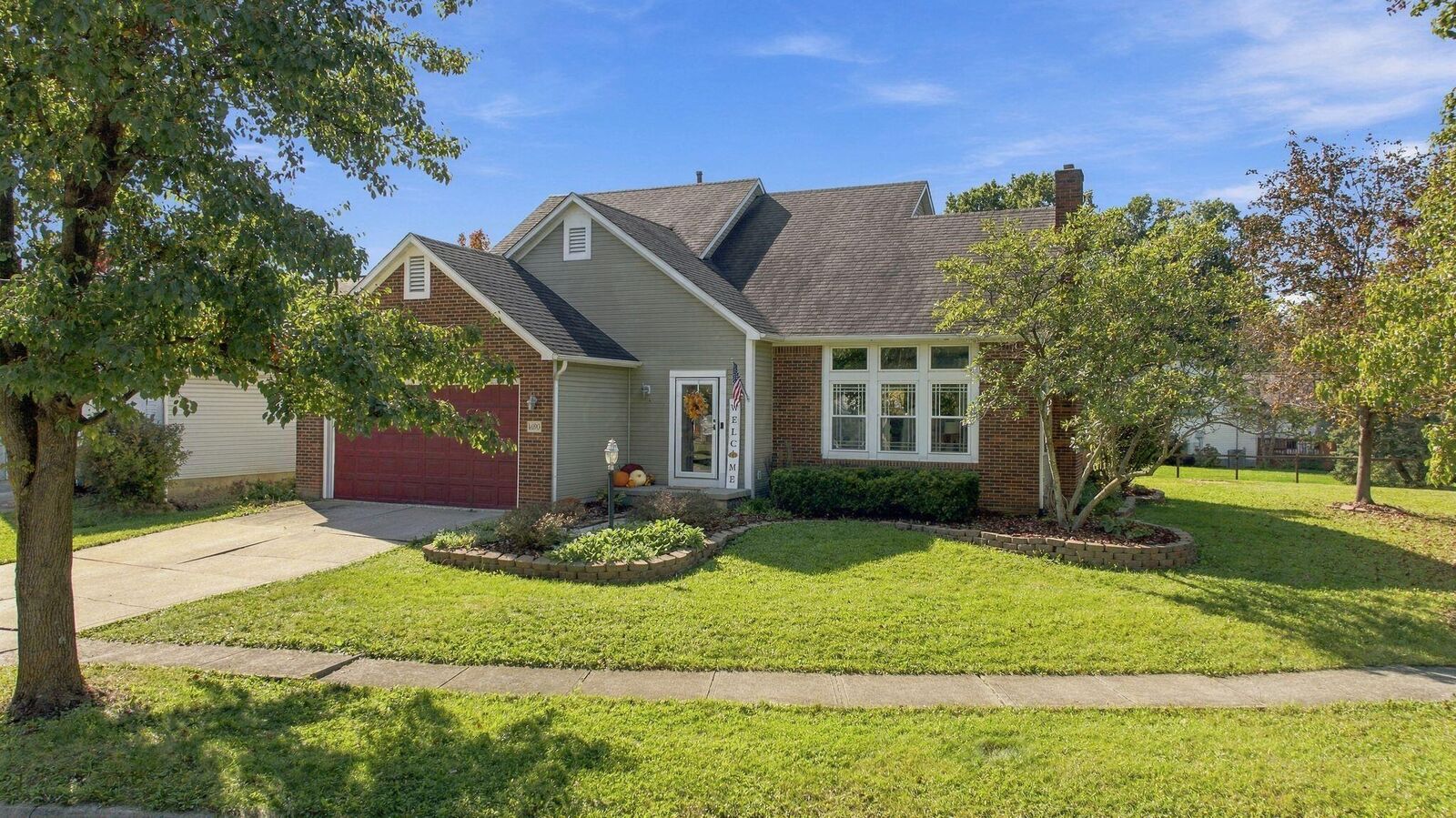 Property Photo:  1690 Saffron Drive  OH 43040 