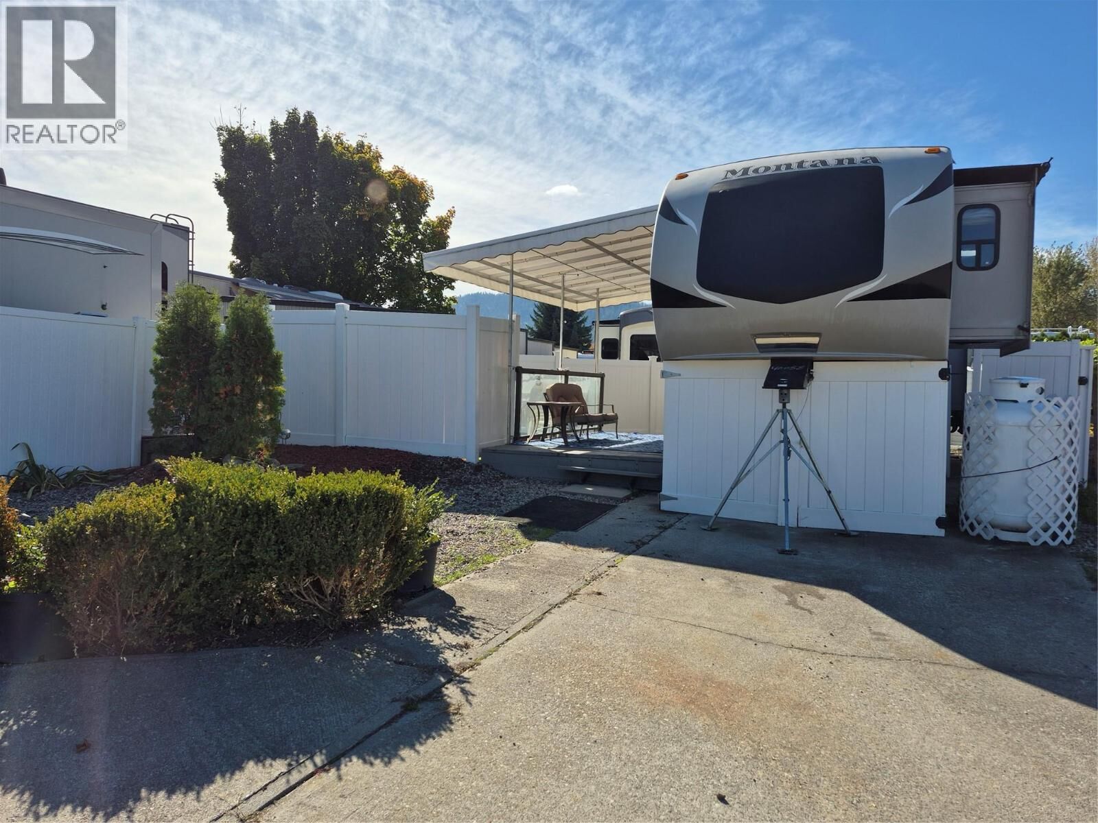 Property Photo:  415 Commonwealth Road 535  BC V4V 1P4 