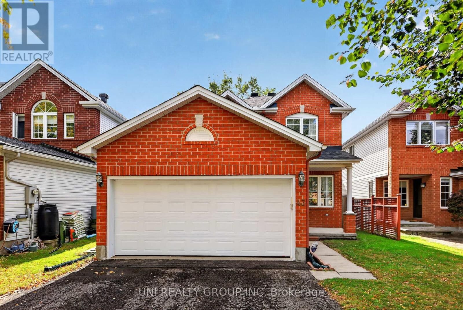 Property Photo:  43 Crystal Park Crescent  ON K2C 4A3 