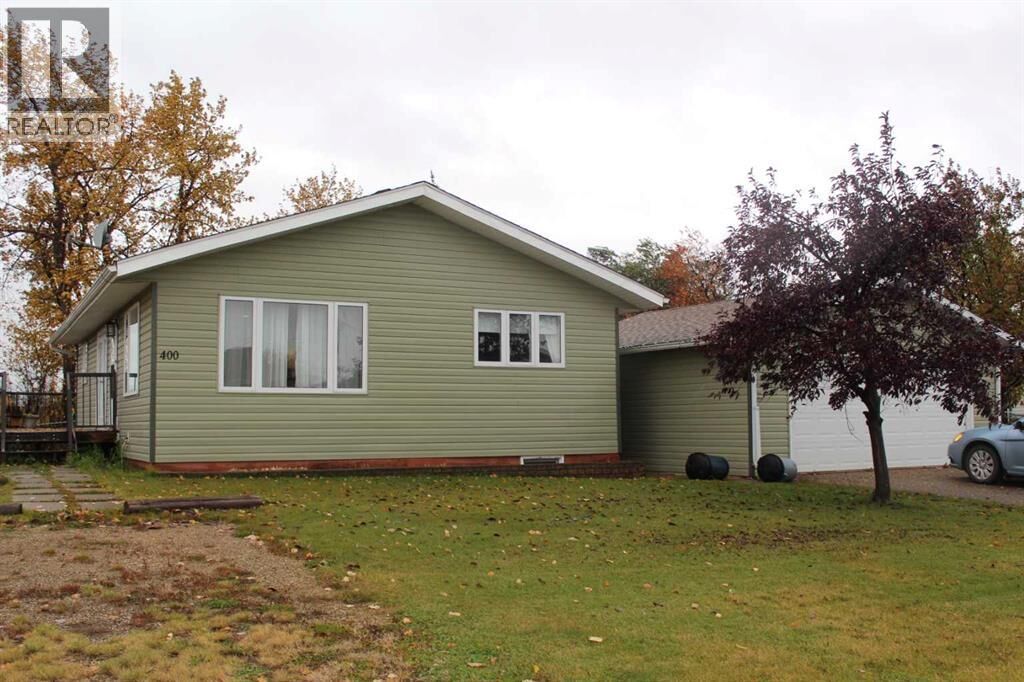 Property Photo: 400 1st Street Northeast AB T0H 2M0