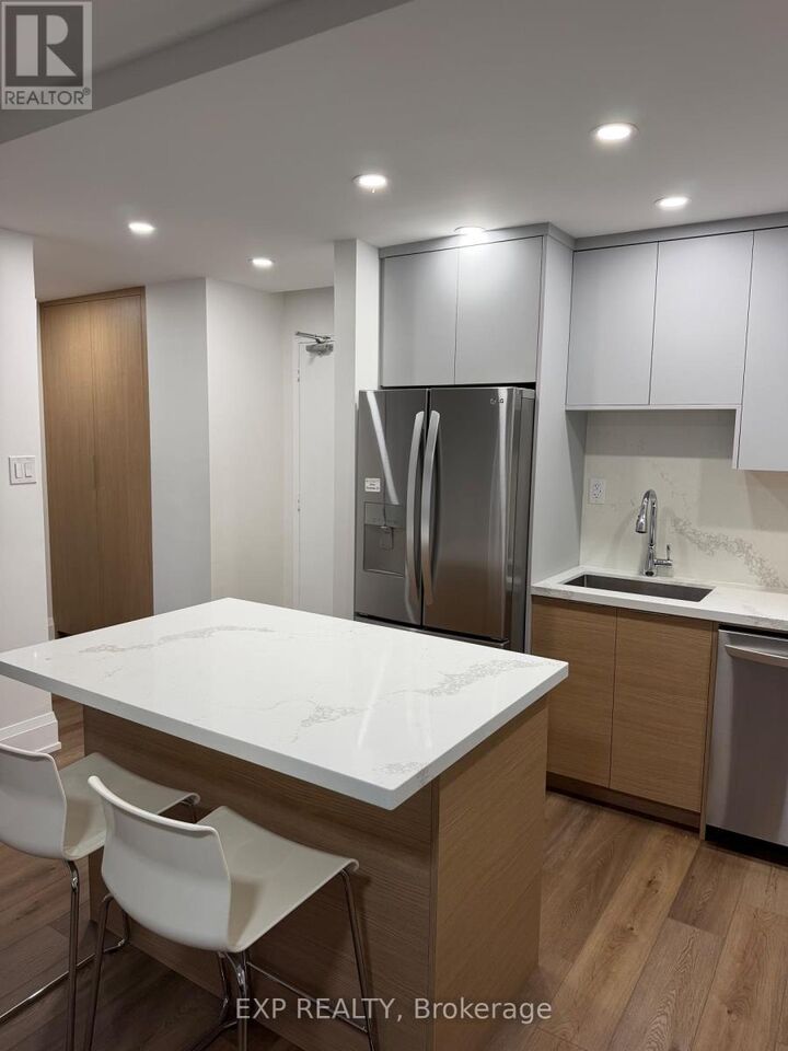 Property Photo:  60 Montclair Avenue 404  ON M5P 1P7 