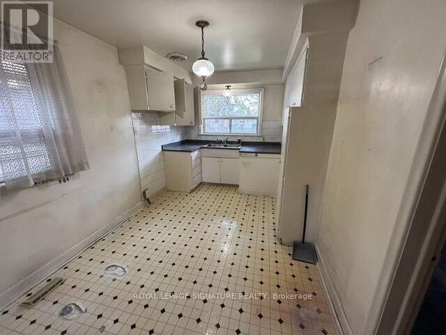 Property Photo:  16 Hoshlega Drive  ON M1G 2X5 