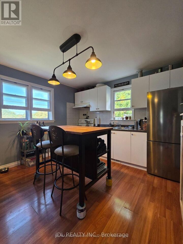Property Photo: 555 Wellington Street West ON L4G 6J7
