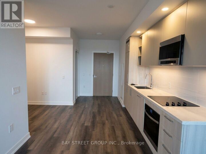Property Photo: 5 Meadowdale Road 2304 ON L4K 0C7