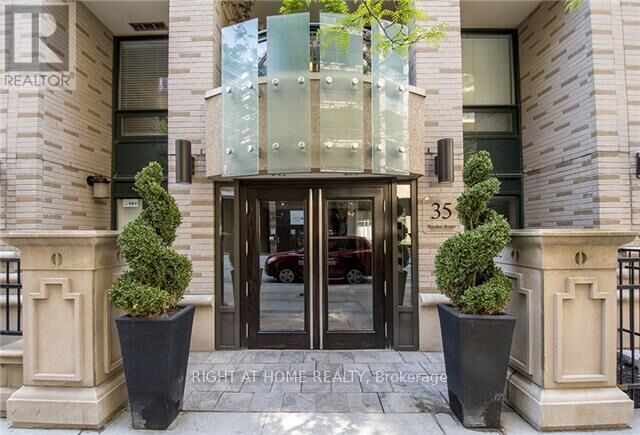 Property Photo:  35 Hayden Street 1606  ON M4Y 3C3 