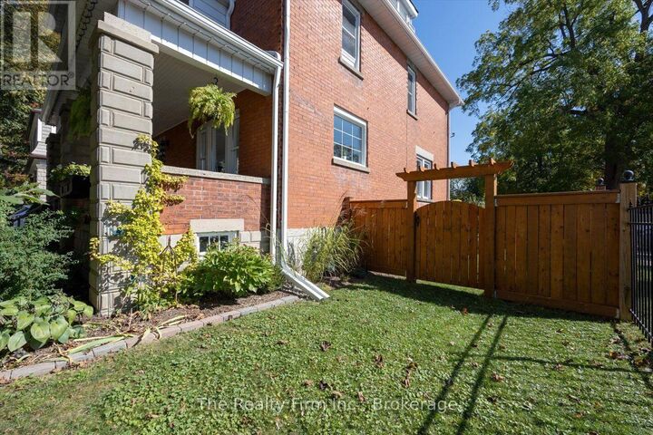 Property Photo:  101 St Vincent Street North  ON N5A 6H5 