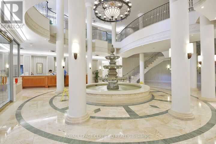 Property Photo:  35 Kingsbridge Garden Circle 507  ON L5R 3Z5 
