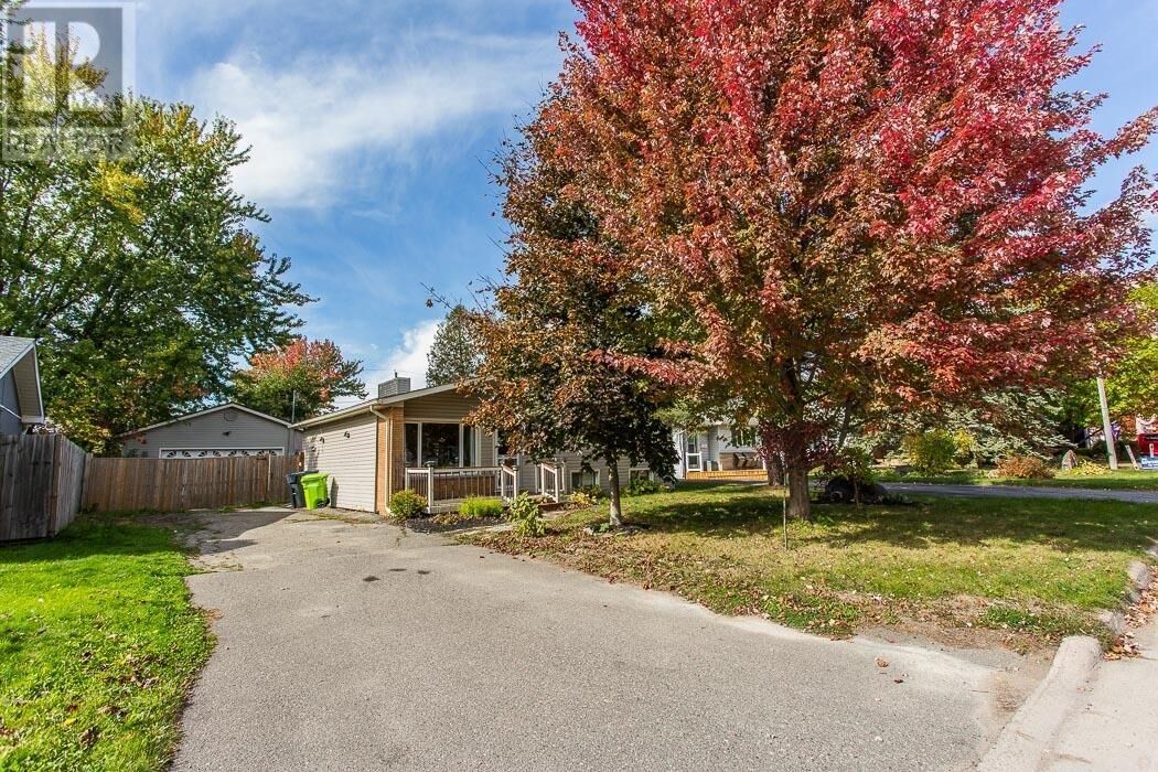Property Photo:  73 Promenade Dr  ON P6B 5J5 