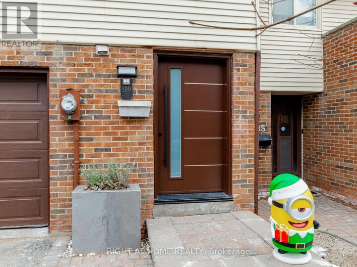 Property Photo: 100 Jenny Wren Way ON M2H 2Z2