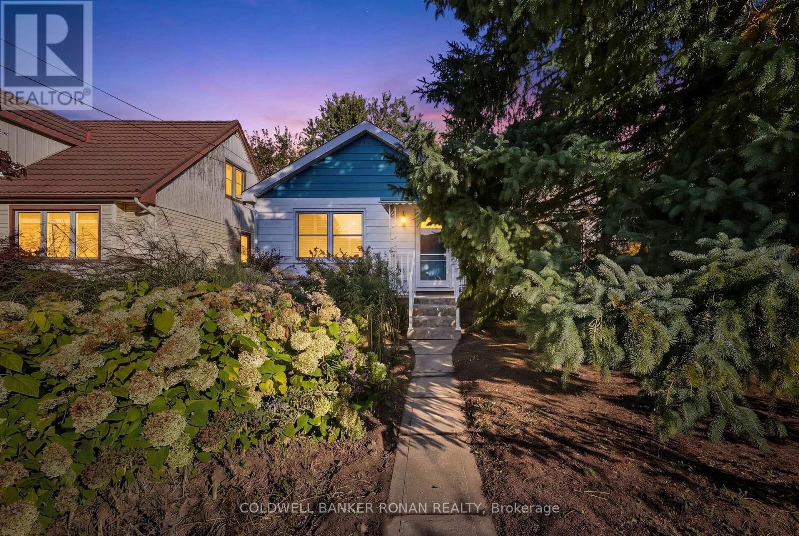 Property Photo:  72 Queen Street  ON L9R 1L1 