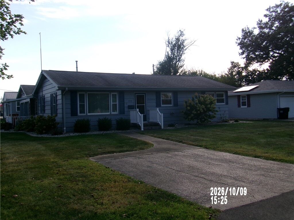 Property Photo:  206 W Pierce Avenue  IL 61920 