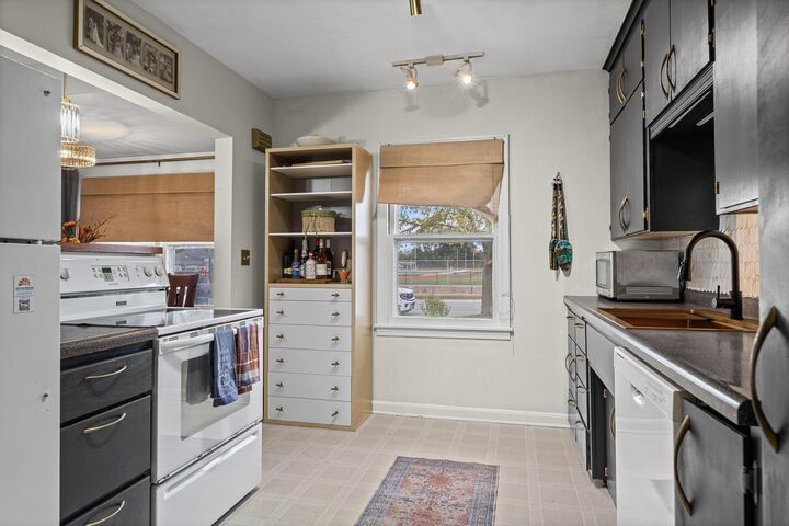Property Photo:  1311 W 5th Street  MN 55987 