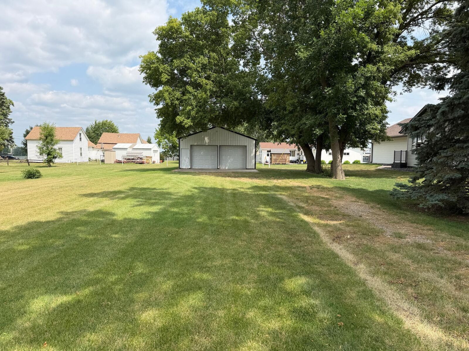 Property Photo:  512 Oak Avenue N  MN 55358 