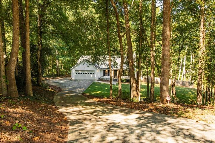 Property Photo: 5727 Kings Court GA 30620