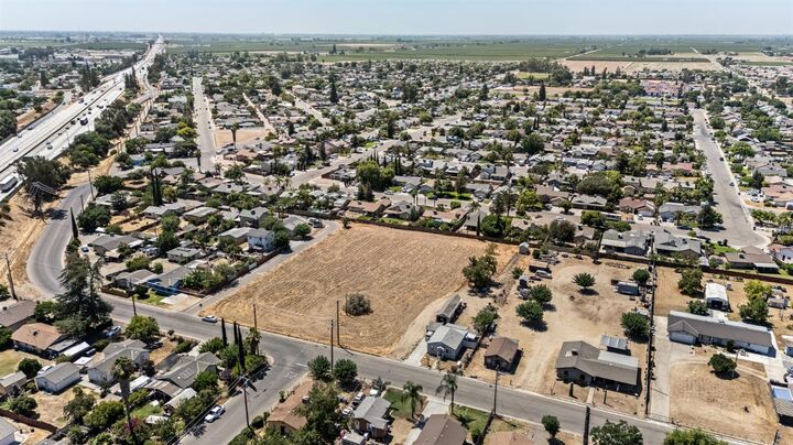 Property Photo:  2595 Pine Street  CA 93662 