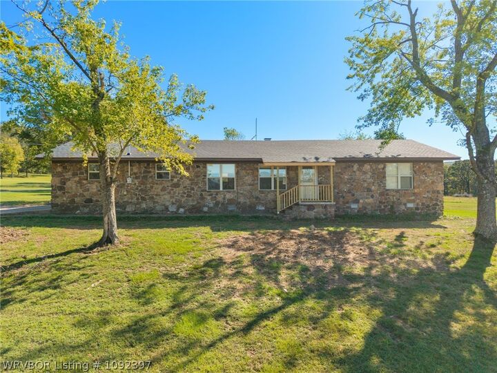 Property Photo:  724 Sycamore Street  AR 72946 
