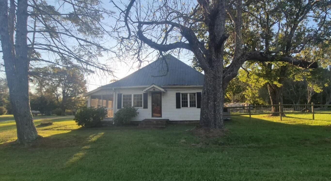 Property Photo:  26 7th Avenue  TN 37313 