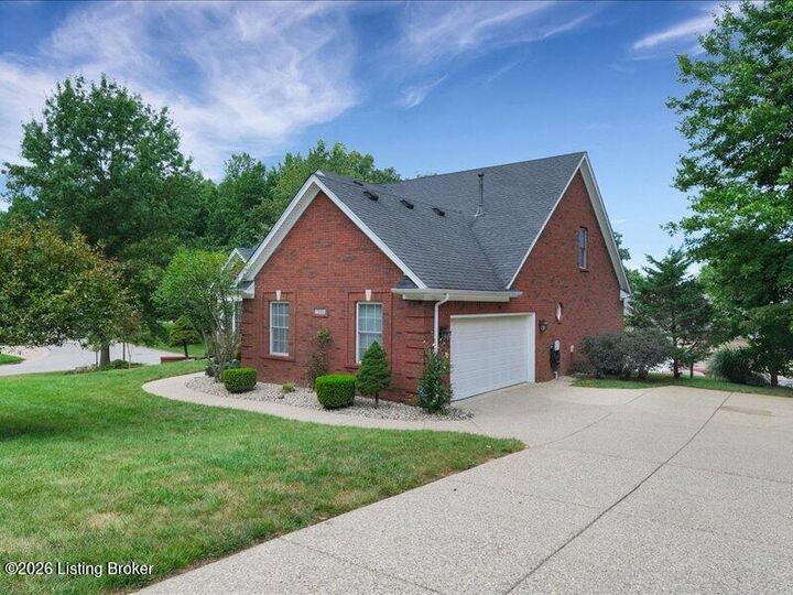 Property Photo:  7505 Deer Hollow Ln  KY 40214 