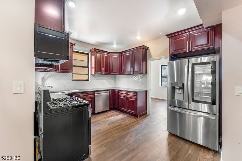 Property Photo:  120 Paine Ave 3R  NJ 07111 
