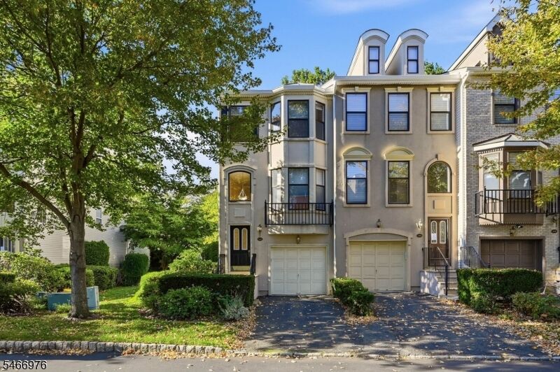 Property Photo: 448 Hartford Dr NJ 07110