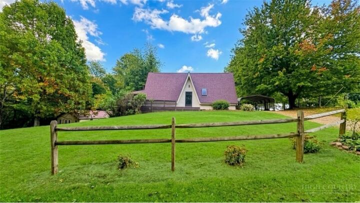 Property Photo: 370 Osee Road NC 28675