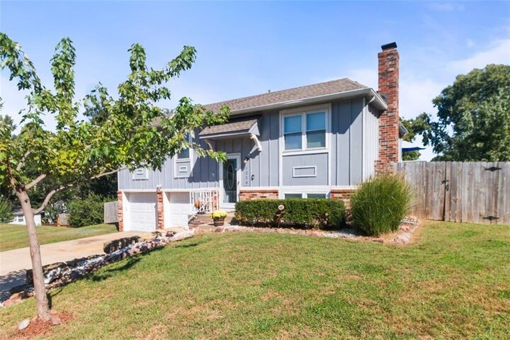 Property Photo: 1204 NW Trenton Place MO 64015