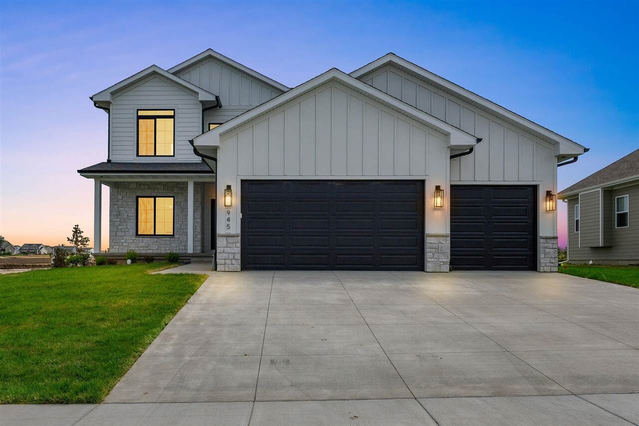 Property Photo: 85 S Strub St IA 52317
