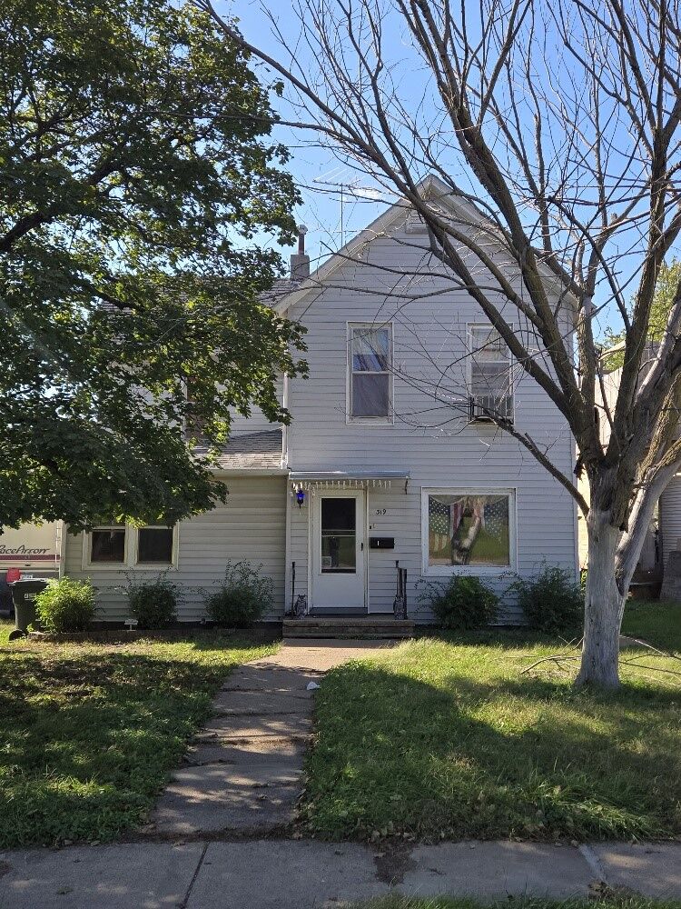 Property Photo:  319 Grand Street S  IA 50049 