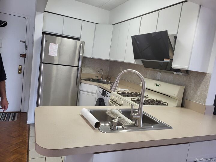 Property Photo:  54-09 108 Street Apt 6A  NY 11368 