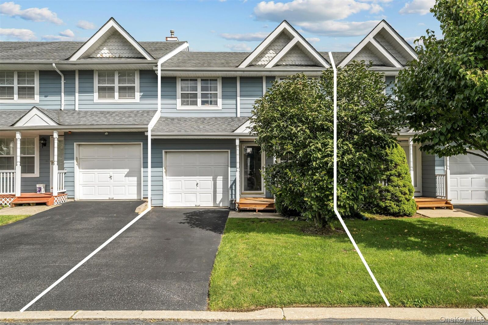 Property Photo:  5 Spruce Lane  NY 11722 