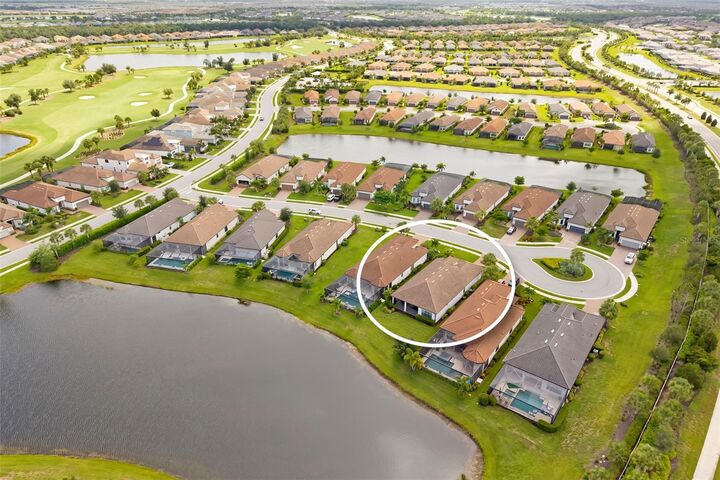 Property Photo: 4730 Sarca Court FL 34211