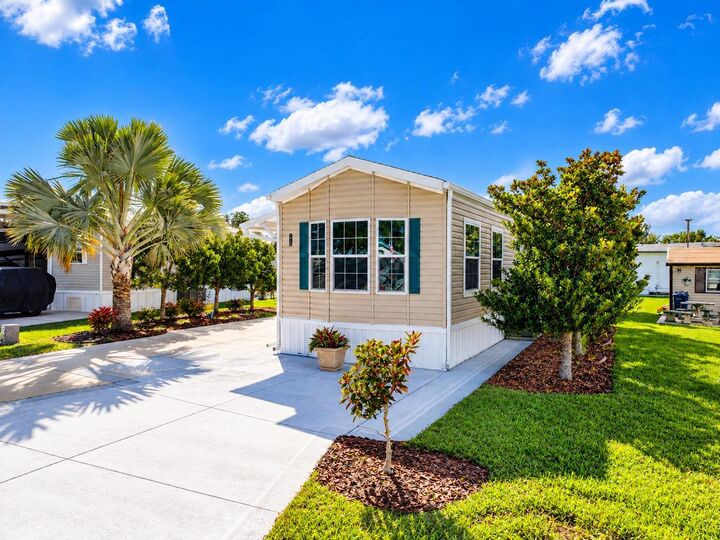 Property Photo: 5049 Shore Line Drive FL 33868