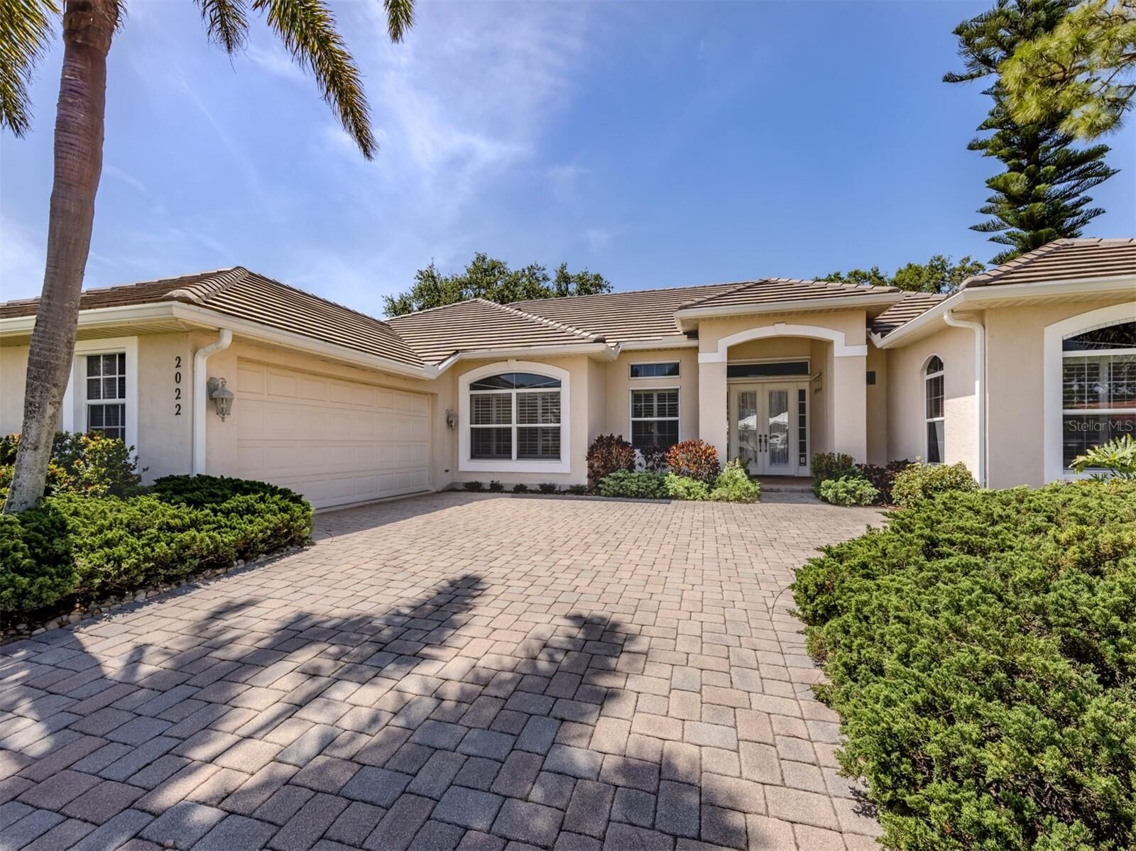 Property Photo: 2022 Calusa Lakes Blvd FL 34275