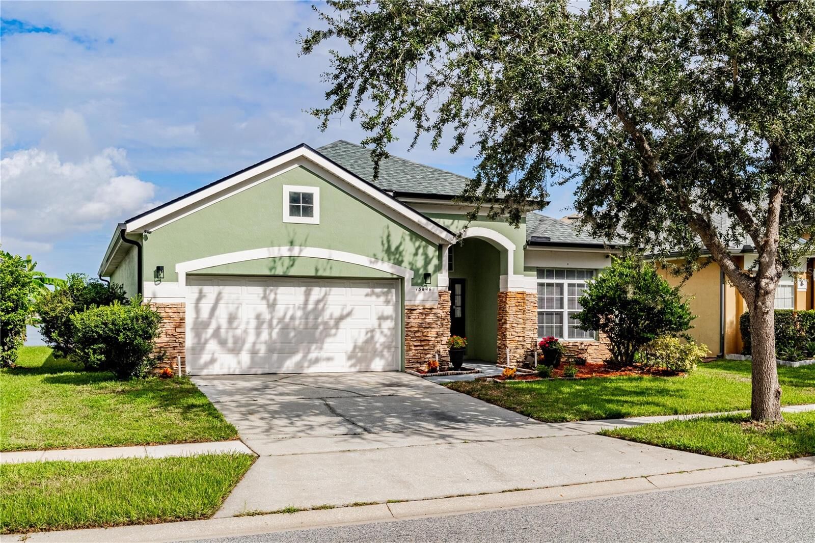 Property Photo:  13646 Hawk Lake Drive  FL 32837 